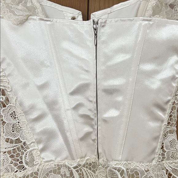 Dreamgirl Satin and Venice Lace Corset Size 34 - Picture 10 of 10